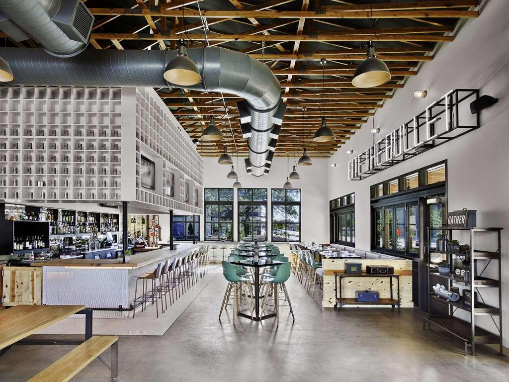 Cavalry Court, By Valencia Hotel Collection College Station Restaurang bild
