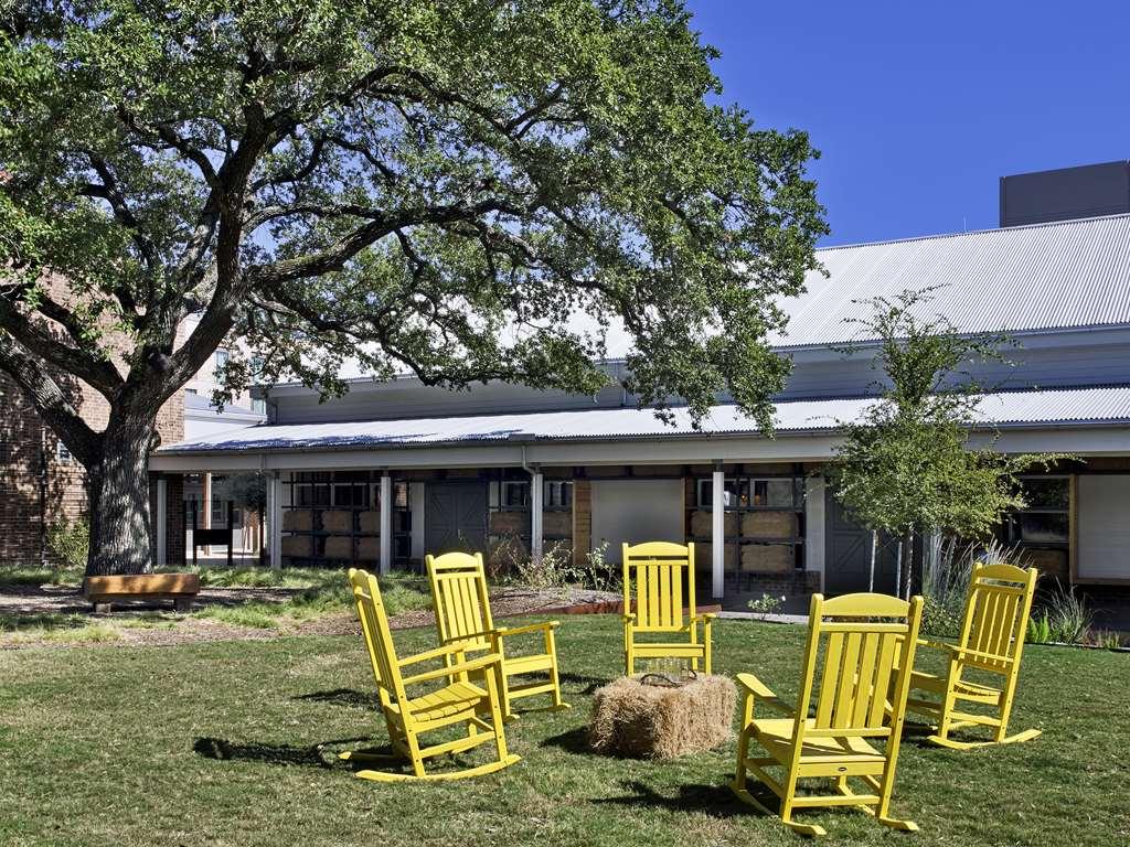 Cavalry Court, By Valencia Hotel Collection College Station Bekvämligheter bild