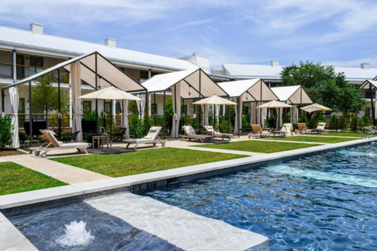 Cavalry Court, By Valencia Hotel Collection College Station Exteriör bild