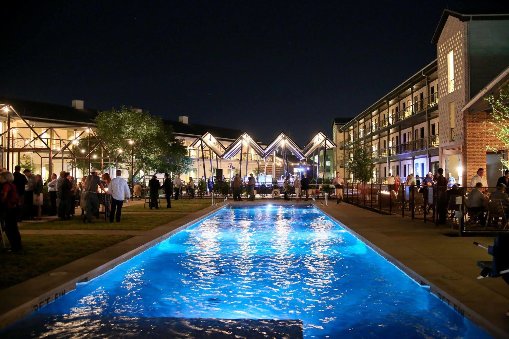 Cavalry Court, By Valencia Hotel Collection College Station Exteriör bild