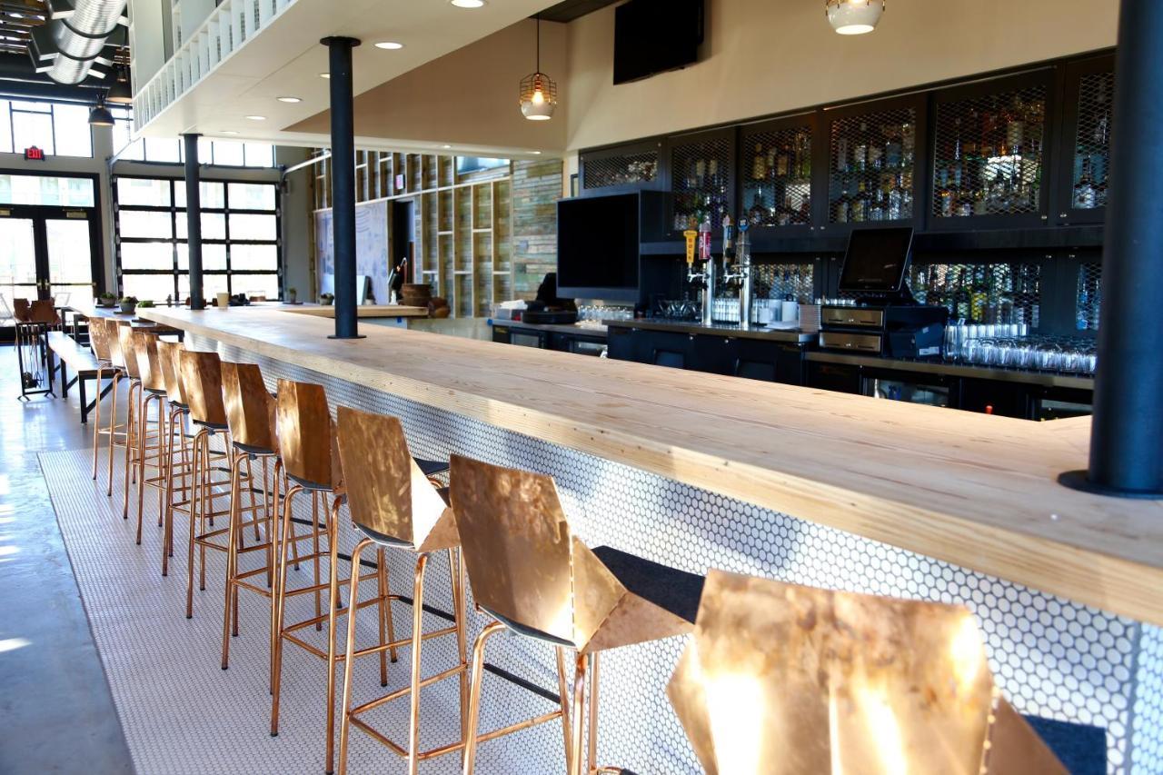 Cavalry Court, By Valencia Hotel Collection College Station Exteriör bild